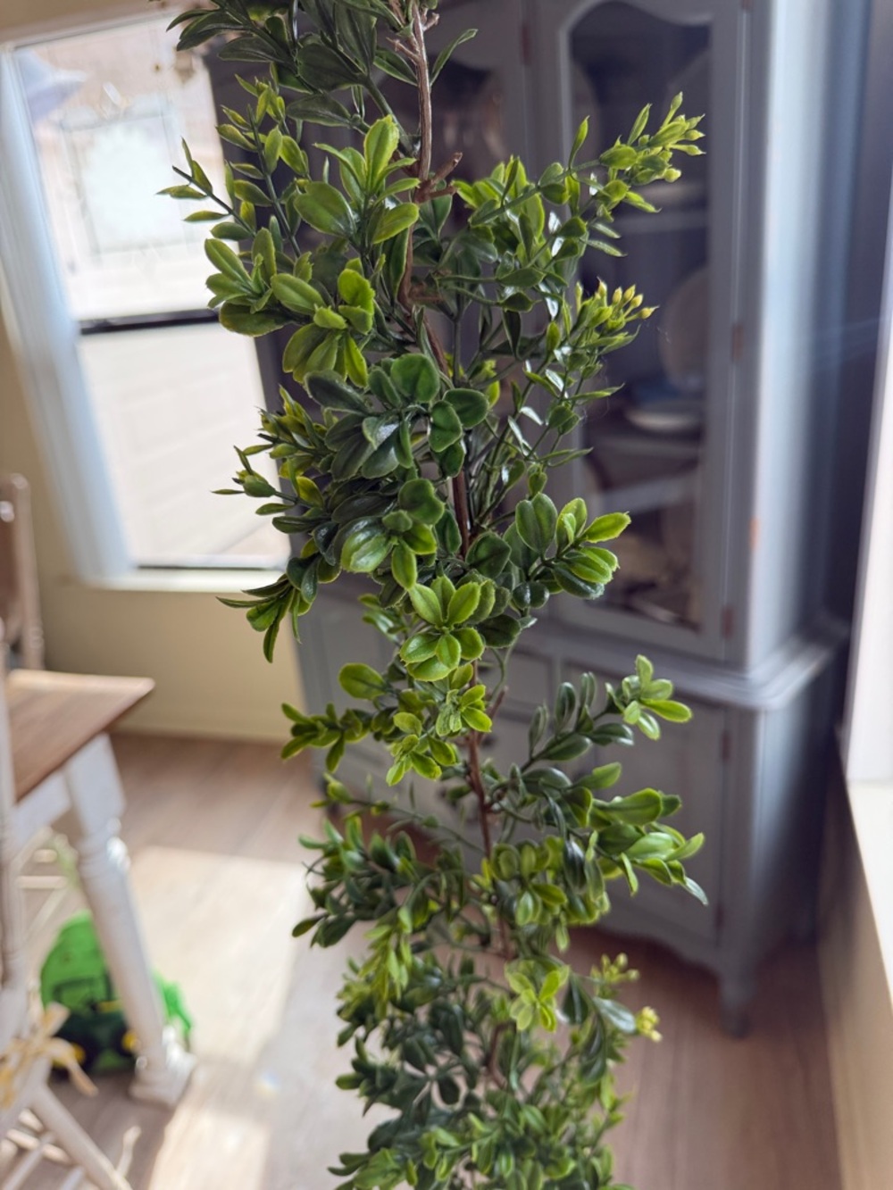 Faux Boxwood Garland 🪴 - Picture 2 of 2